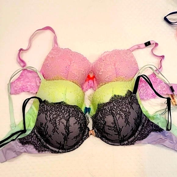Victoria's Secret Push Up Bra's - Picture 1 of 2